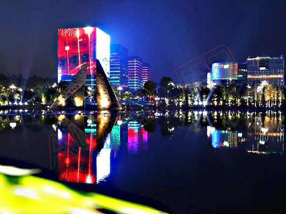 城市景觀亮化工程的興起對(duì)戶外<a href=http://www.sxlxth.cn/toumingping/ target=_blank class=infotextkey>透明屏</a>發(fā)展的意義